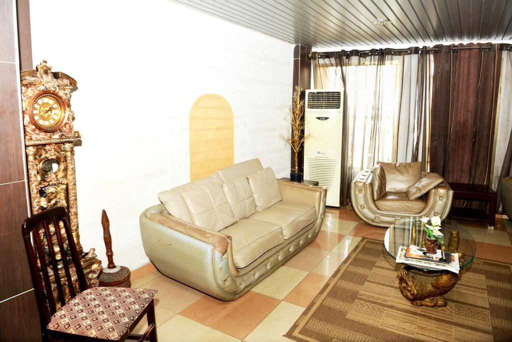 Paradise Hotel 로메 외부 사진